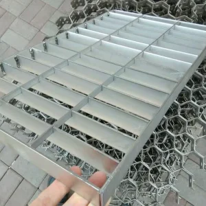 316L Marine Grade Salt-Spray Resistant Serrated Deck Walkway Stainless Steel Alloy Grating for Concrete Reinforcement Workshop