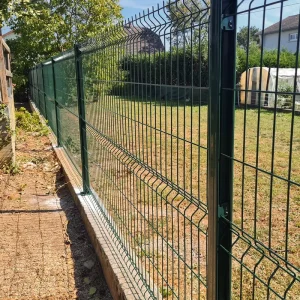 3D Bending Curved Welded Steel Wire Mesh Yard Fence Panels V-shaped Folding Fencing Powder Coated Finish