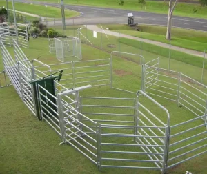 6ft High Hot-Dipped Galvanized Iron Farm Fence Gate for Cattle Yard Protection