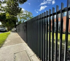 Blade-Style Aluminum Garden Fence with Privacy Panel