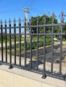 Customizable Garden Courtyard Black Metal Fence Panel Rustproof Galvanized Steel Fence