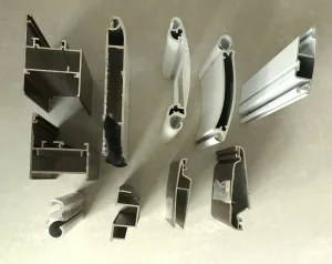 Customized 6000 Series Aluminium Alloy 6063-T5 Extrusion Profiles with Cutting Service for Garage Doors