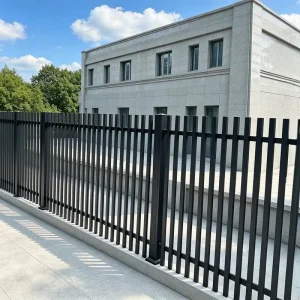 Customized Anti-corrosion Aluminum Alloy Guardrails for the Courtyard of a Single-family Villa with Decorative Features
