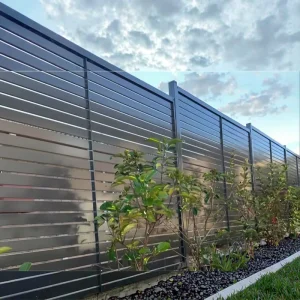 Customized High-quality Powder Coated Aluminum Gate Door Fence with Durable Outdoor Metal Doors and Modern Column Design
