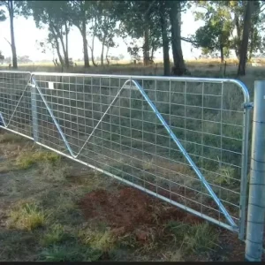 Galvanized Steel Cattle Panel Farm Fencing with Custom Color and Size