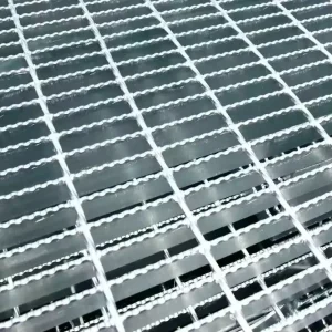 Hot Dip Galvanized Heavy Duty Welded Serrated Platform Walkway for Chemical Plant Steel Grating