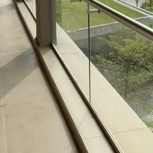 Innovative Click and Fix Aluminum U Channel Glass Railing for Rapid Turnaround