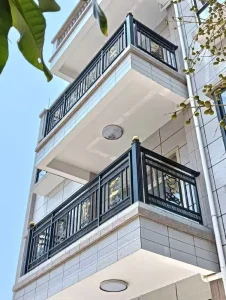 Modern Metal Railings and Handrails Made of Aluminum Alloy, Iron and Zinc Steel for Residential Staircases and Terraces