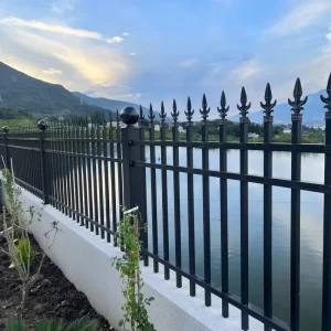 Modern Rustproof Spear-Pointed Galvanized Steel Fence for Villa Courtyard Terrace Balcony Privacy