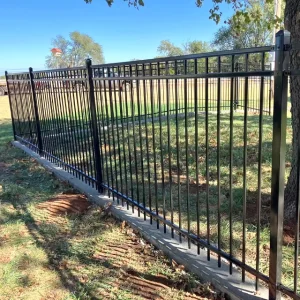 Picket Fence 3 Foot Wrought Iron Fence 40 X 40 mm Rail Size Powder Coated Construction Site Fencing
