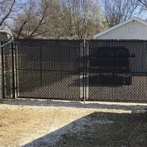Powder-Coated Black Chain Link Privacy Fence with Factory-Inserted Slats for Villa Backyards